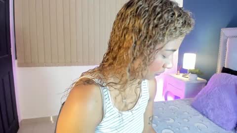 Snapshot of antonellaparker chatting on December 12, 10:02 am Sarah online show from December 12, 10:02 am