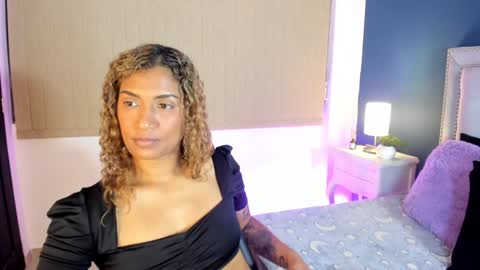 Snapshot of antonellaparker chatting on December 21, 5:40 pm Sarah online show from December 21, 5:40 pm