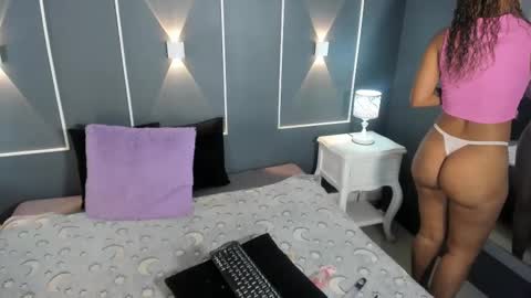 Snapshot of antonellaparker chatting on February 24, 12:16 pm Sarah online show from February 24, 12:16 pm