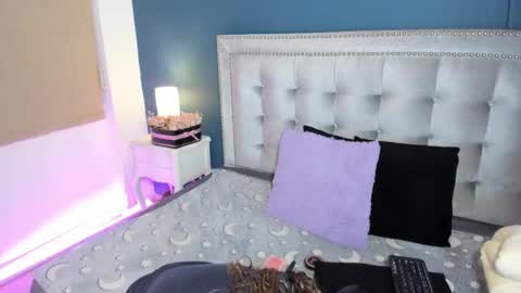 Snapshot of antonellaparker chatting on February 25, 12:45 pm Sarah online show from February 25, 12:45 pm