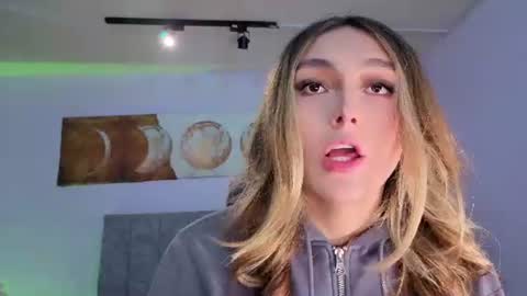 Snapshot of antonellastar24_ chatting on June 22, 8:28 pm Antonella online show from June 22, 8:28 pm