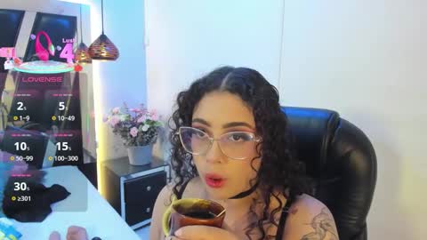 A N T O N E L L E  online show from October 3, 11:29 am