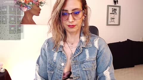 Snapshot of antoniavillamizar chatting on December 14, 8:18 pm Anto online show from December 14, 8:18 pm