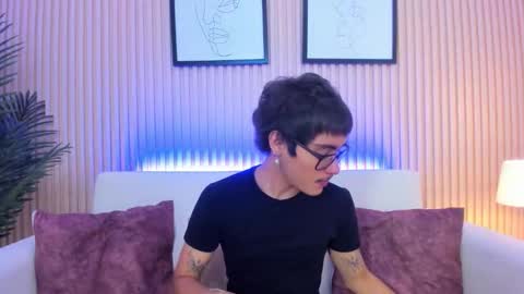 Snapshot of antonio_rowan chatting on December 2, 6:58 pm Antonio online show from December 2, 6:58 pm