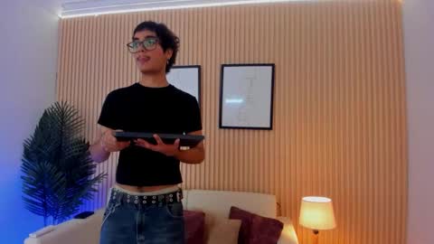 Snapshot of antonio_rowan chatting on December 4, 2:04 pm Antonio online show from December 4, 2:04 pm