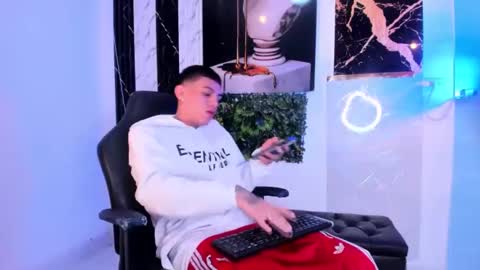 Snapshot of antoniomancinin chatting on December 4, 6:44 am brendan and stiiven online show from December 4, 6:44 am