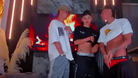 Snapshot of antoniomancinin chatting on September 27, 4:39 am brendan and stiiven online show from September 27, 4:39 am