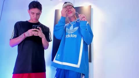 Snapshot of antoniomancinin chatting on November 19, 12:10 am brendan and stiiven online show from November 19, 12:10 am