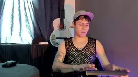 antonnello_ online show from December 5, 4:03 pm