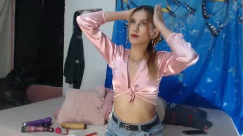 Snapshot of antony_2024 chatting on January 23, 2:44 am karol y antony online show from January 23, 2:44 am