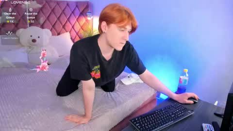 Snapshot of antonylewis chatting on June 2, 6:26 am YummyTony online show from June 2, 6:26 am