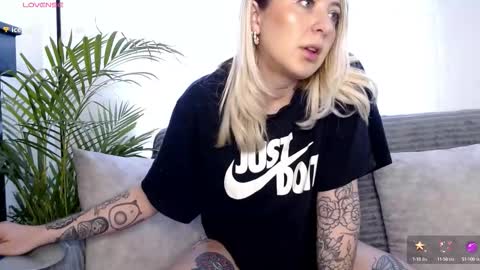 Snapshot of anttoniia chatting on October 6, 6:05 pm Antonia online show from October 6, 6:05 pm