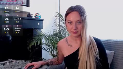 Snapshot of anttoniia chatting on January 14, 6:24 pm Antonia online show from January 14, 6:24 pm