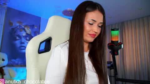 Snapshot of anutka_chocolatee chatting on June 1, 8:05 am Anna online show from June 1, 8:05 am