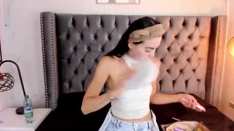 Snapshot of anya_belth chatting on June 20, 3:37 pm anya_belth online show from June 20, 3:37 pm