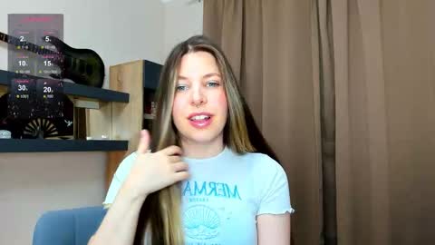 Snapshot of anya_seven chatting on December 3, 3:43 pm Anya online show from December 3, 3:43 pm