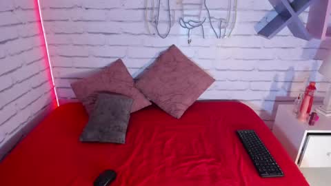 Snapshot of anya_shaffer chatting on June 2, 1:18 am anya_shaffer online show from June 2, 1:18 am