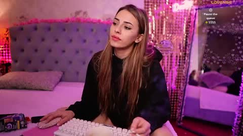 Snapshot of anya_sky_ chatting on May 22, 5:36 am anya_sky_ online show from May 22, 5:36 am