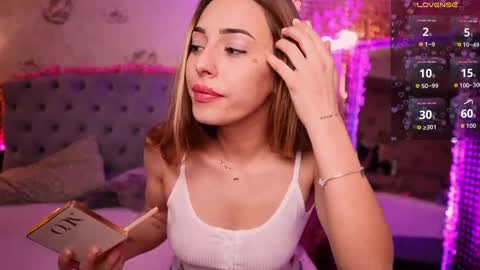 Snapshot of anya_sky_ chatting on May 23, 5:01 am anya_sky_ online show from May 23, 5:01 am