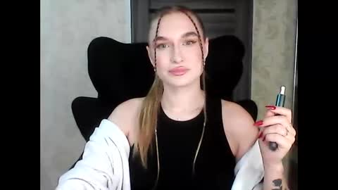 AnyaSmack online show from December 4, 7:00 pm