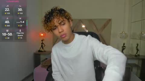 Snapshot of anyelotwink chatting on May 11, 4:18 am anyelotwink online show from May 11, 4:18 am