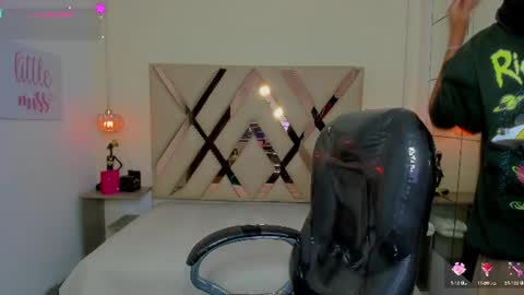 Snapshot of anyelotwink chatting on June 18, 9:14 am anyelotwink online show from June 18, 9:14 am