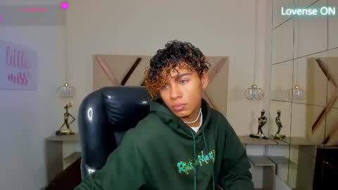 Snapshot of anyelotwink chatting on July 2, 4:29 am anyelotwink online show from July 2, 4:29 am