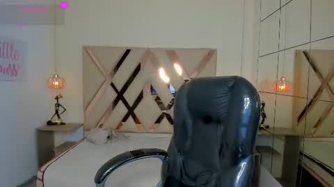 Snapshot of anyelotwink chatting on July 10, 4:39 am anyelotwink online show from July 10, 4:39 am