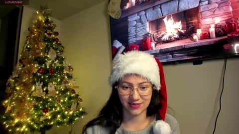 Snapshot of anyi_1 chatting on December 8, 1:24 am Anyi Orion and Pyxis online show from December 8, 1:24 am