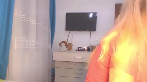 Snapshot of anysadoll chatting on January 6, 2:04 am An online show from January 6, 2:04 am