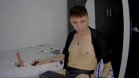 Snapshot of aogut17 chatting on July 9, 1:42 am aogut17 online show from July 9, 1:42 am