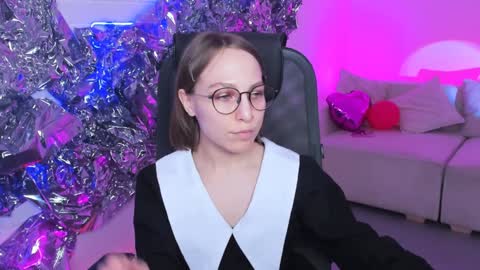 Snapshot of aphexqueen chatting on December 5, 5:17 pm APHEX QUEEN online show from December 5, 5:17 pm