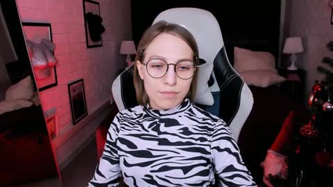 Snapshot of aphexqueen chatting on December 6, 1:44 pm APHEX QUEEN online show from December 6, 1:44 pm