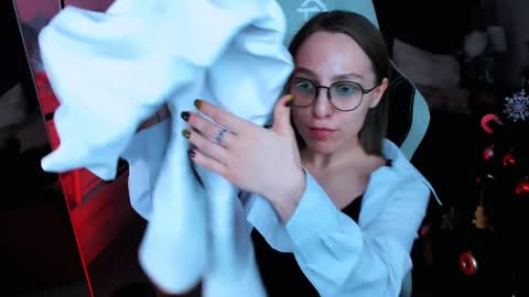 Snapshot of aphexqueen chatting on December 12, 7:48 pm APHEX QUEEN online show from December 12, 7:48 pm