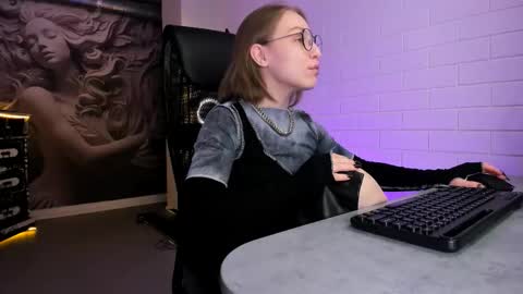 APHEX QUEEN online show from November 9, 5:17 am