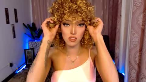 Snapshot of aphrodite_may chatting on September 14, 7:13 pm kathryn online show from September 14, 7:13 pm