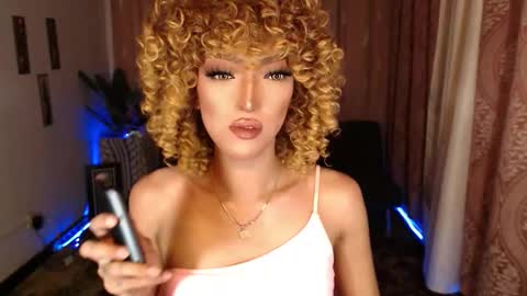 Snapshot of aphrodite_may chatting on September 17, 8:54 pm kathryn online show from September 17, 8:54 pm