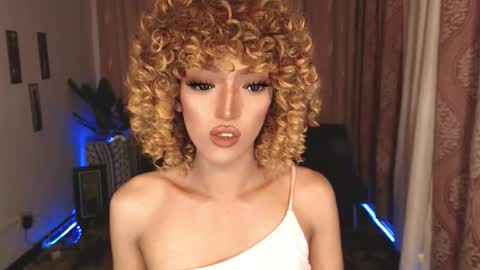 Snapshot of aphrodite_may chatting on September 19, 10:21 pm kathryn online show from September 19, 10:21 pm