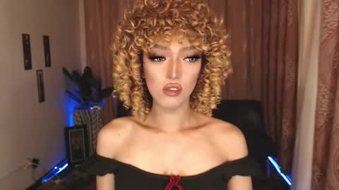 Snapshot of aphrodite_may chatting on September 22, 11:29 pm kathryn online show from September 22, 11:29 pm