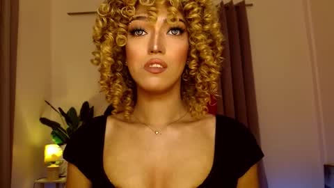 Snapshot of aphrodite_may chatting on March 14, 6:24 pm kathryn online show from March 14, 6:24 pm