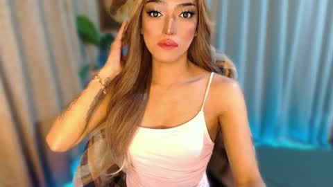 Snapshot of aphrodite_may chatting on August 6, 8:00 pm kathryn online show from August 6, 8:00 pm