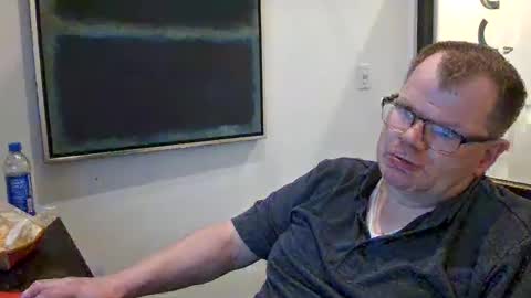 Snapshot of apk412 chatting on June 7, 2:48 am Just killing time online show from June 7, 2:48 am