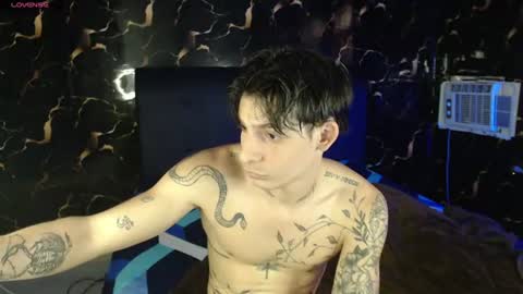 Snapshot of apolo01_ chatting on June 15, 9:39 pm Apolo online show from June 15, 9:39 pm