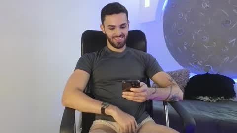 Apolo Lux  online show from February 9, 7:29 pm