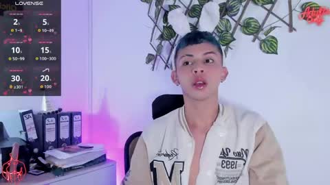 Snapshot of apolo_prince1 chatting on April 17, 4:10 pm Apolo online show from April 17, 4:10 pm