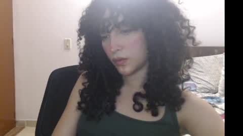 Snapshot of apolosbitch chatting on December 6, 11:03 pm Nix online show from December 6, 11:03 pm