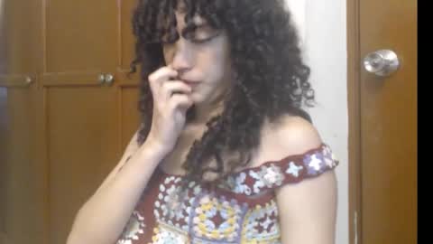 Snapshot of apolosbitch chatting on October 1, 3:23 am Nix online show from October 1, 3:23 am