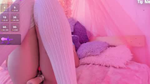 Snapshot of apple_of_pleasure chatting on October 4, 2:48 pm Lily online show from October 4, 2:48 pm