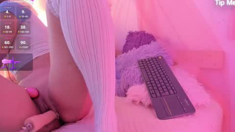 Snapshot of apple_of_pleasure chatting on October 8, 10:40 pm Lily online show from October 8, 10:40 pm