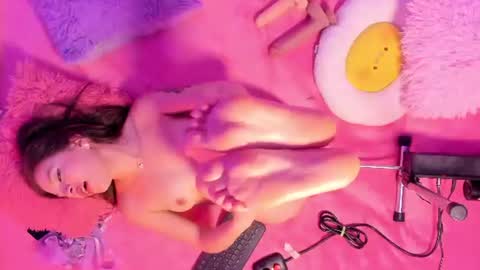 Snapshot of apple_of_pleasure chatting on July 11, 9:27 pm Lily online show from July 11, 9:27 pm